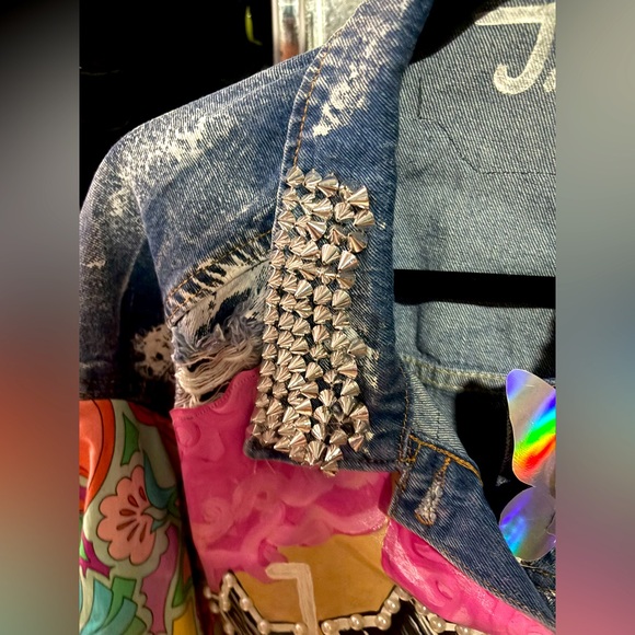 Vibrant Women's Jean Jacket by PR Designer Jazz with Artistic Flair. Fits 2x- 3x - Picture 9 of 15